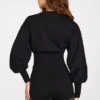 Anele Strick-Cardigan mit langen Ärmeln in Schwarz Anele Strick-Cardigan mit langen Ärmeln in Schwarz
