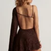 Angelie Devoré Einarmiges A-Linien-Minikleid in Dark Chocolate Angelie Devoré Einarmiges A-Linien-Minikleid in Dark Chocolate