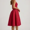 Angelina Midi-Kleid mit Neckholder und Schleifendetail in True Red Angelina Midi-Kleid mit Neckholder und Schleifendetail in True Red
