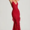 Anley Maxikleid mit Rüschen und verziertem Neckholder in Rot Anley Maxikleid mit Rüschen und verziertem Neckholder in Rot