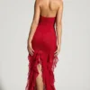 Anley Maxikleid mit Rüschen und verziertem Neckholder in Rot Anley Maxikleid mit Rüschen und verziertem Neckholder in Rot