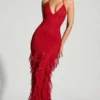 Anley Maxikleid mit Rüschen und verziertem Neckholder in Rot Anley Maxikleid mit Rüschen und verziertem Neckholder in Rot