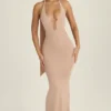 Anneka Maxikleid mit Halterneck und Ausschnitt mit Schaldetail in Warm Peach Anneka Maxikleid mit Halterneck und Ausschnitt mit Schaldetail in Warm Peach
