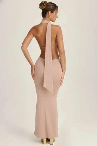Anneka Maxikleid mit Halterneck und Ausschnitt mit Schaldetail in Warm Peach