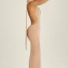 Anneka Maxikleid mit Halterneck und Ausschnitt mit Schaldetail in Warm Peach Anneka Maxikleid mit Halterneck und Ausschnitt mit Schaldetail in Warm Peach