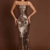 Antea Maxikleid mit Verzierungen und geradem Ausschnitt in Schwarz mit Goldfolie Antea Maxikleid mit Verzierungen und geradem Ausschnitt in Schwarz mit Goldfolie