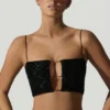 Ariana Oberteil mit Cut-outs und Verzierungen in Schwarz Ariana Oberteil mit Cut-outs und Verzierungen in Schwarz