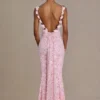 Ariette Premium-Maxikleid mit Verzierungen und offenem Rücken in Babyrosa Ariette Premium-Maxikleid mit Verzierungen und offenem Rücken in Babyrosa