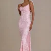 Ariette Premium-Maxikleid mit Verzierungen und offenem Rücken in Babyrosa Ariette Premium-Maxikleid mit Verzierungen und offenem Rücken in Babyrosa
