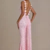 Ariette Premium-Maxikleid mit Verzierungen und offenem Rücken in Babyrosa Ariette Premium-Maxikleid mit Verzierungen und offenem Rücken in Babyrosa