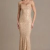 Ariette Premium Maxikleid mit Verzierungen und offenem Rücken in Gold Ariette Premium Maxikleid mit Verzierungen und offenem Rücken in Gold