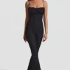 Arlena Jumpsuit mit Schleifendetail und ausgestellter Passform aus Spitze in Schwarz
