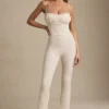 Arlena Jumpsuit mit Schleifenverzierung und ausgestellter Passform aus Spitze in Elfenbein