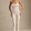 Arlena Jumpsuit mit Schleifenverzierung und ausgestellter Passform aus Spitze in Elfenbein
