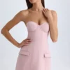 Arta trägerloses, strukturiertes Tulpen-Minikleid in Pink-Mauve Arta trägerloses, strukturiertes Tulpen-Minikleid in Pink-Mauve