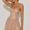Atiyah Verziertes Minikleid mit Trägern in Mandel Atiyah Verziertes Minikleid mit Trägern in Mandel