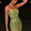Aurora Bandeau-Minikleid mit Verzierungen in Birnengrün Aurora Bandeau-Minikleid mit Verzierungen in Birnengrün