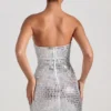 Aurora Bandeau-Minikleid mit Verzierungen in Weiß Aurora Bandeau-Minikleid mit Verzierungen in Weiß