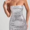 Aurora Bandeau-Minikleid mit Verzierungen in Weiß Aurora Bandeau-Minikleid mit Verzierungen in Weiß
