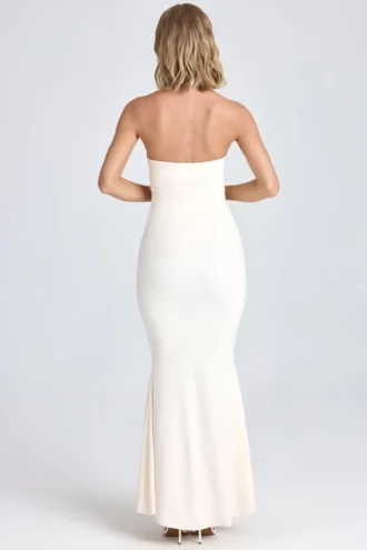 Aveline Maxikleid mit drapierten Blumenapplikationen in Elfenbein
