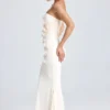 Aveline Maxikleid mit drapierten Blumenapplikationen in Elfenbein Aveline Maxikleid mit drapierten Blumenapplikationen in Elfenbein