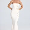 Aveline Maxikleid mit drapierten Blumenapplikationen in Elfenbein Aveline Maxikleid mit drapierten Blumenapplikationen in Elfenbein