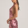 Avenza Minikleid mit Paillettenverzierung und Neckholder in Rosa Avenza Minikleid mit Paillettenverzierung und Neckholder in Rosa