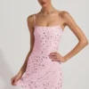Averie Transparentes, verziertes Minikleid mit quadratischem Ausschnitt in Pink Averie Transparentes, verziertes Minikleid mit quadratischem Ausschnitt in Pink