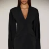 Azelie Einreihiges Blazer-Minikleid in Schwarz Azelie Einreihiges Blazer-Minikleid in Schwarz