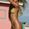 Baie verziertes Triangel-Bikini-Oberteil in Olivgrün Baie verziertes Triangel-Bikini-Oberteil in Olivgrün
