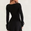 Baize Minikleid mit quadratischem Ausschnitt und langen Ärmeln in Schwarz Baize Minikleid mit quadratischem Ausschnitt und langen Ärmeln in Schwarz