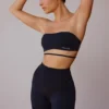 Bandeau-BH mit gekreuzten Trägern in Schwarz Bandeau-BH mit gekreuzten Trägern in Schwarz