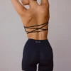 Bandeau-BH mit gekreuzten Trägern in Schwarz Bandeau-BH mit gekreuzten Trägern in Schwarz