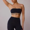 Bandeau-BH mit gekreuzten Trägern in Schwarz Bandeau-BH mit gekreuzten Trägern in Schwarz