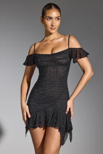 Beaufort Mini-Kleid mit Verzierungen und Cold-Shoulder-Ausschnitt in Schwarz Beaufort Mini-Kleid mit Verzierungen und Cold-Shoulder-Ausschnitt in Schwarz