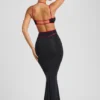Bella Abendkleid mit kontrastierenden Einfassungen und Cut-outs in Schwarz Bella Abendkleid mit kontrastierenden Einfassungen und Cut-outs in Schwarz
