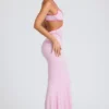 Bella Abendkleid mit kontrastierenden Einfassungen und Cut-outs in zartem Rosa Bella Abendkleid mit kontrastierenden Einfassungen und Cut-outs in zartem Rosa