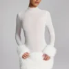 Belladonna Minikleid mit Kunstfellbesatz und Rollkragen in Weiß Belladonna Minikleid mit Kunstfellbesatz und Rollkragen in Weiß