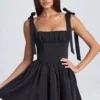 Bellamy Drapiertes Korsett-Minikleid in Schwarz Bellamy Drapiertes Korsett-Minikleid in Schwarz