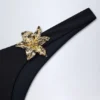 Beqa Bikinihosen mit Metallverzierung in Schwarz Beqa Bikinihosen mit Metallverzierung in Schwarz