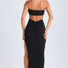 Bethania Maxikleid mit Ausschnitt und Metallverzierung in Schwarz Bethania Maxikleid mit Ausschnitt und Metallverzierung in Schwarz