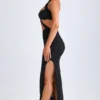 Bethania Maxikleid mit Ausschnitt und Metallverzierung in Schwarz Bethania Maxikleid mit Ausschnitt und Metallverzierung in Schwarz