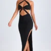Bethania Maxikleid mit Ausschnitt und Metallverzierung in Schwarz Bethania Maxikleid mit Ausschnitt und Metallverzierung in Schwarz