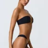 Bikinihosen mit breiten Trägern und „Sunray“-Verzierung in Schwarz Bikinihosen mit breiten Trägern und „Sunray“-Verzierung in Schwarz