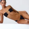 Bikinihosen mit breiten Trägern und „Sunray“-Verzierung in Schwarz Bikinihosen mit breiten Trägern und „Sunray“-Verzierung in Schwarz
