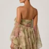 Birdie schulterfreies Minikleid mit Rüschen und gemischtem Blumenprint Birdie schulterfreies Minikleid mit Rüschen und gemischtem Blumenprint