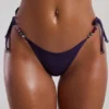 Bocas mit Perlen verzierte Micro-Cheeky-Bikinihose mit seitlichen Bändern in Deep Purple Bocas mit Perlen verzierte Micro-Cheeky-Bikinihose mit seitlichen Bändern in Deep Purple