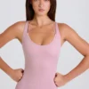 Body aus Stretch-Baumwolljersey mit überkreuzten Trägern in Mauve Body aus Stretch-Baumwolljersey mit überkreuzten Trägern in Mauve