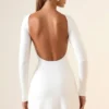 Brenna Modal-Minikleid mit Rüschen und offenem Rücken in Weiß Brenna Modal-Minikleid mit Rüschen und offenem Rücken in Weiß