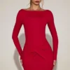 Briallen Minikleid aus weichem Jersey mit U-Boot-Ausschnitt und Drapierung in True Red Briallen Minikleid aus weichem Jersey mit U-Boot-Ausschnitt und Drapierung in True Red